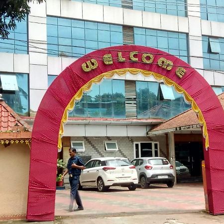 Sree Gokulam Sabari Hotel Chavakkad Luaran gambar