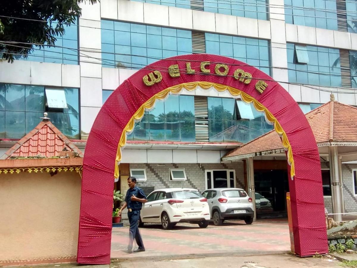 Sree Gokulam Sabari Hotel Chavakkad Luaran gambar